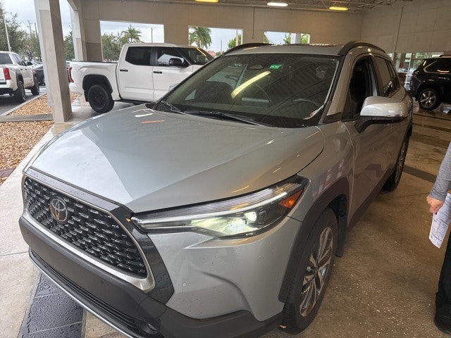 2024 Toyota Corolla Cross XLE's photo