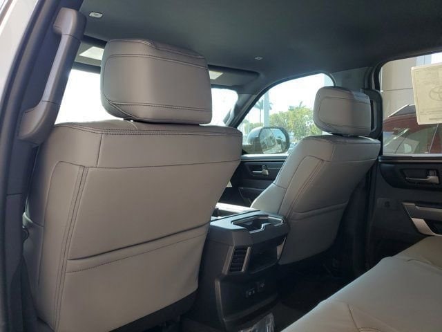 2026 Toyota Tundra SR5 - Photo 7