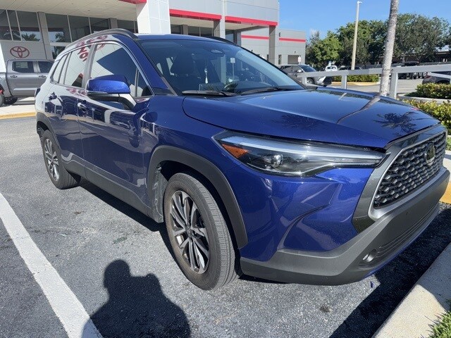 2023 Toyota Corolla Cross XLE photo 2