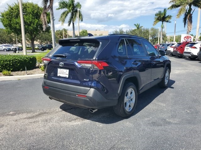 2021 Toyota RAV4 XLE photo 4