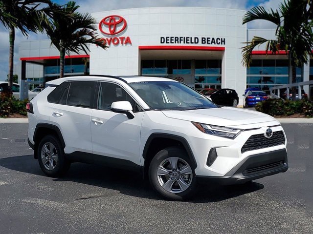 2025 Toyota RAV4 XLE's photo