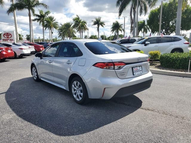2023 Toyota Corolla LE photo 3