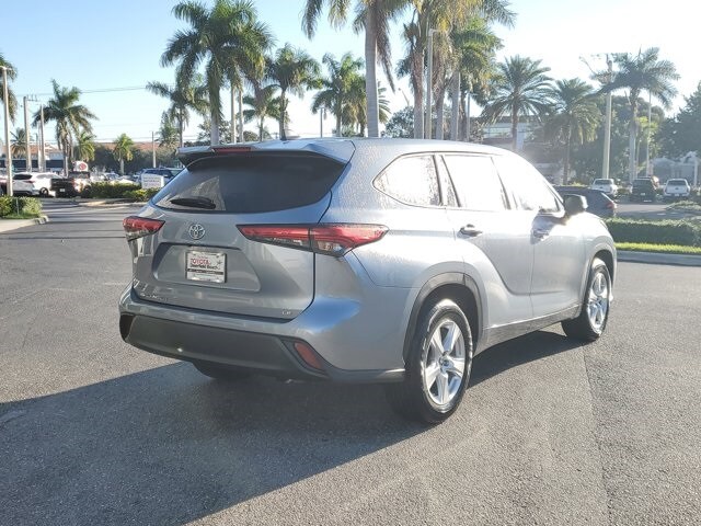 2023 Toyota Highlander L photo 4