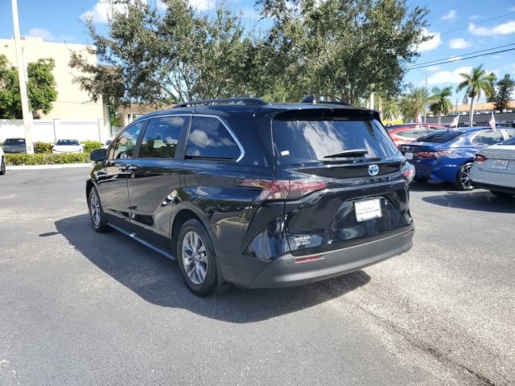 Certified 2025 Toyota Sienna XLE Van Passenger Van