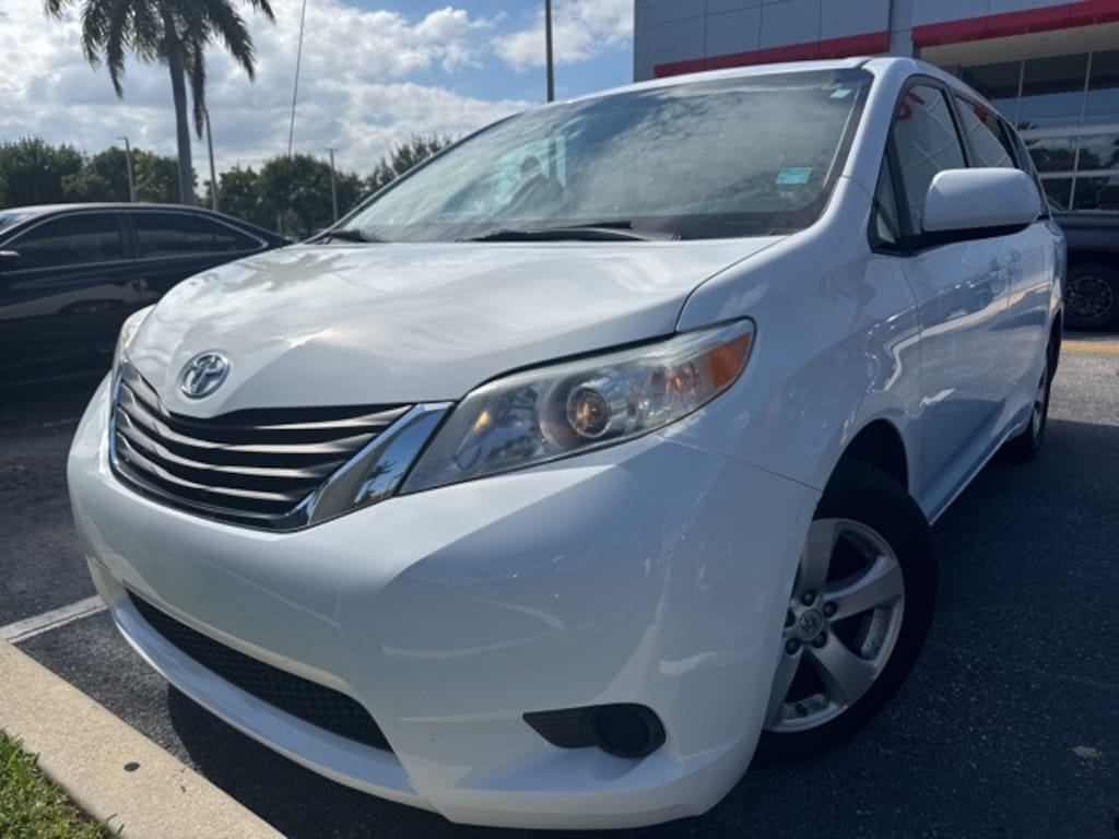 Used 2014 Toyota Sienna LE Van