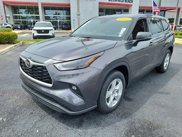 Used 2022 Toyota Highlander LE with VIN 5TDZZRAH3NS558368 for sale in Deerfield Beach, FL