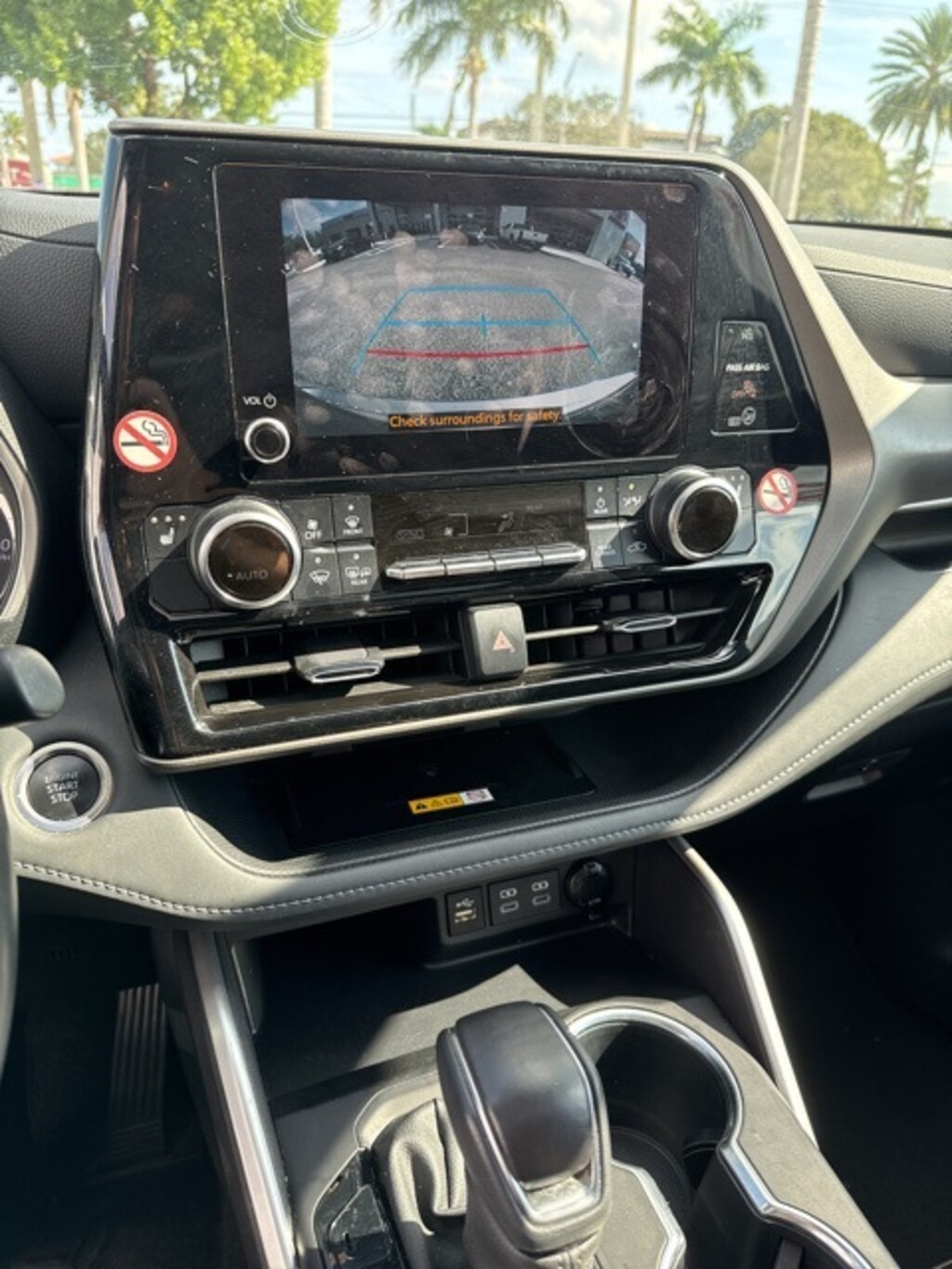 Used 2024 Toyota Highlander LE SUV