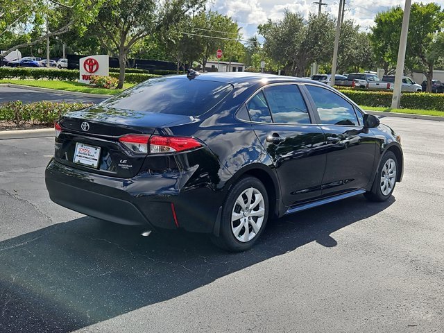 2025 Toyota Corolla LE photo 4