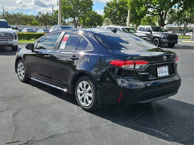 2025 Toyota Corolla LE photo 3
