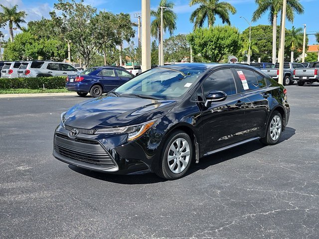 2025 Toyota Corolla LE photo 2