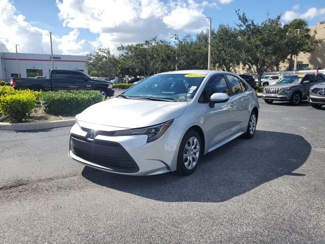 2023 Toyota Corolla LE photo 2