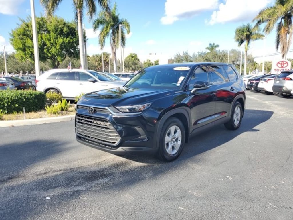 Used 2025 Toyota Grand Highlander LE SUV