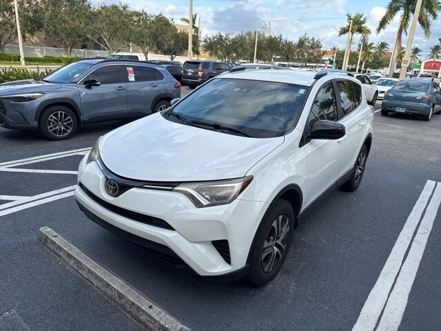 2018 Toyota RAV4 LE photo 2