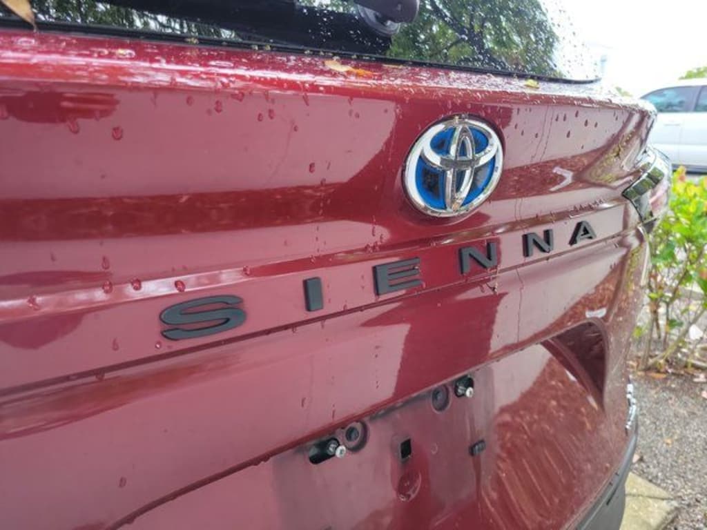 Used 2021 Toyota Sienna LE Van