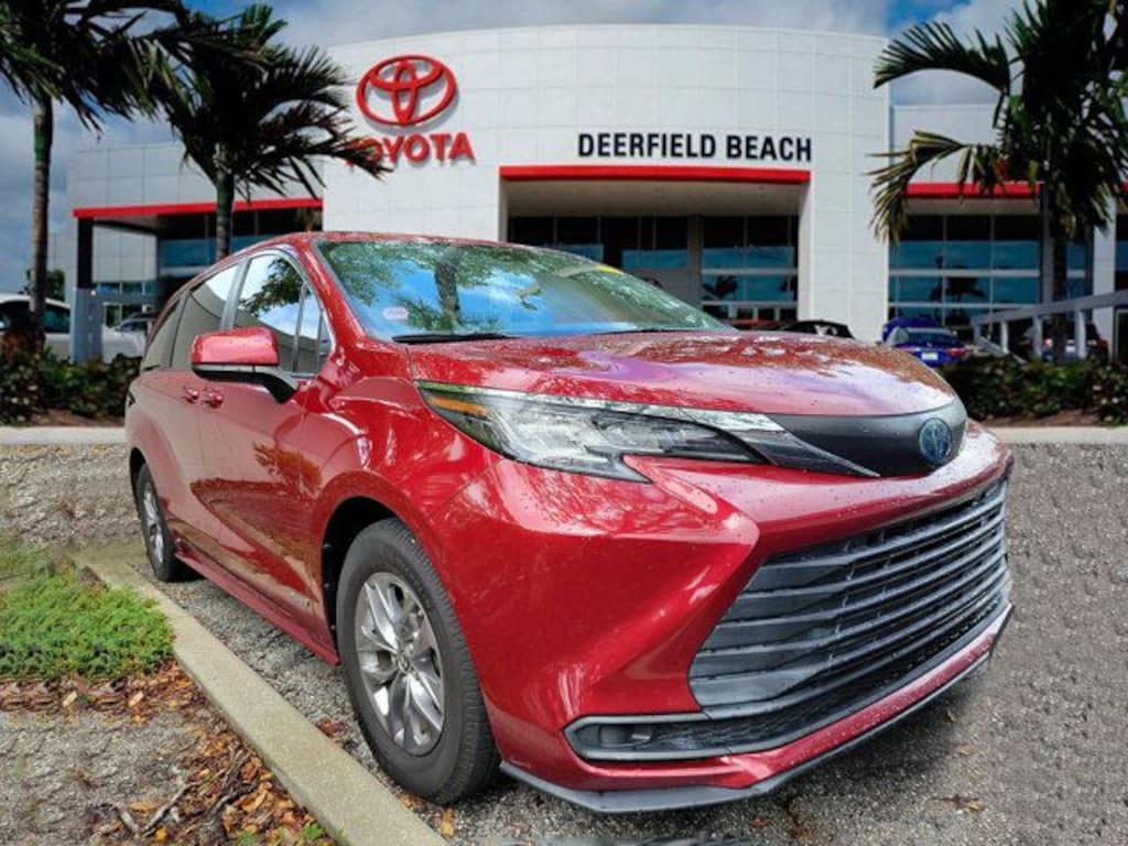 Used 2021 Toyota Sienna LE Van