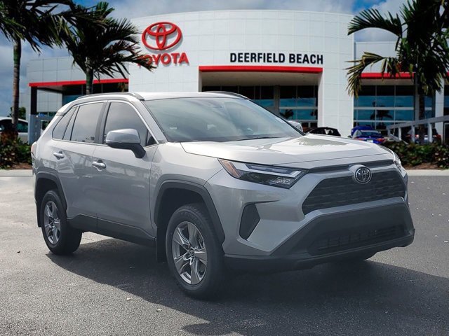 2025 Toyota RAV4 XLE's photo