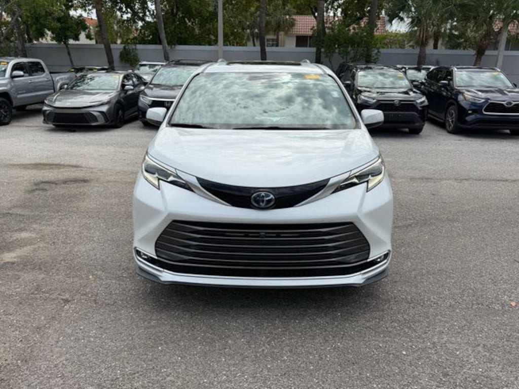 Used 2022 Toyota Sienna Platinum Van Passenger Van