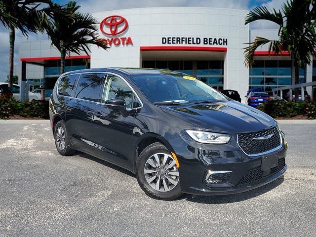 2024 Chrysler Pacifica PHEV Select's photo