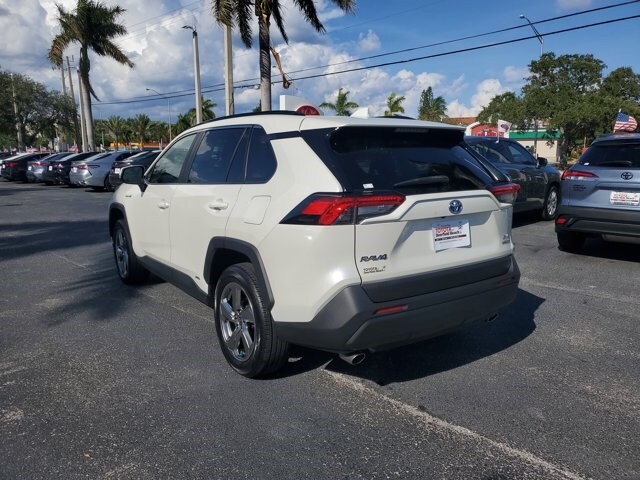 2021 Toyota RAV4 Hybrid XLE Premium photo 3