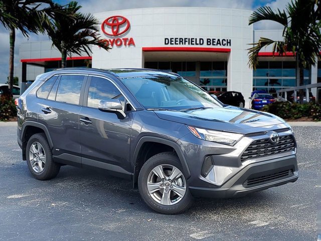 2025 Toyota RAV4 XLE's photo