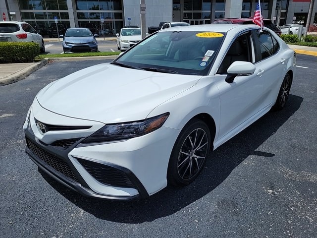 Used 2022 Toyota Camry SE with VIN 4T1T11AK9NU635973 for sale in Deerfield Beach, FL