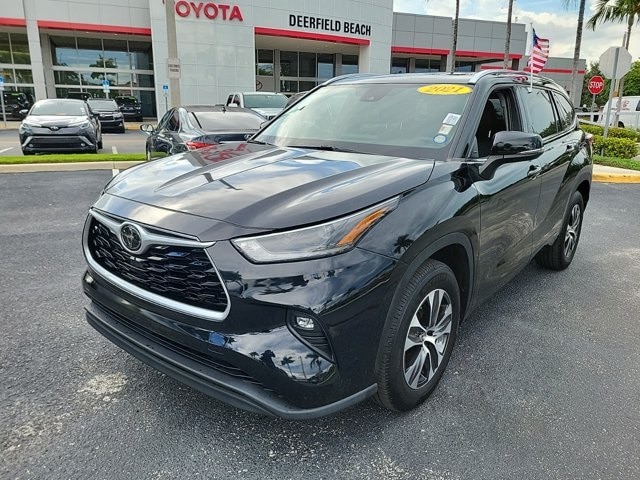 Used 2021 Toyota Highlander XLE with VIN 5TDGZRAHXMS518701 for sale in Deerfield Beach, FL