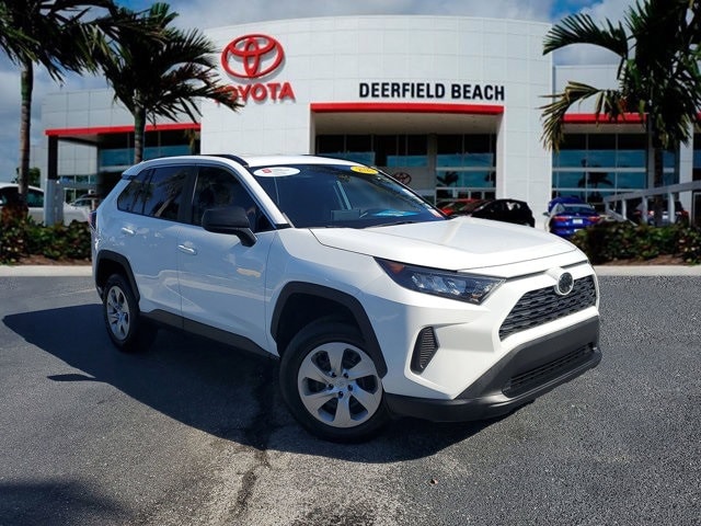 2020 Toyota RAV4 LE's photo