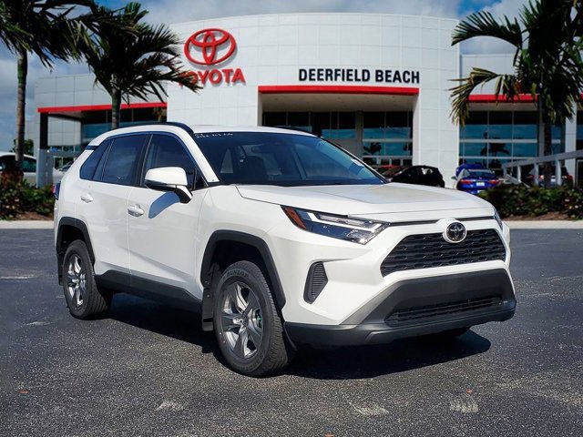 2025 Toyota RAV4 XLE's photo