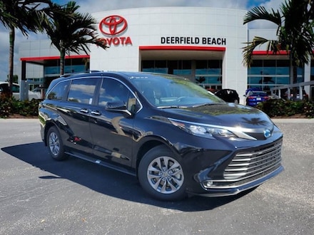 2025 Toyota Sienna XLE 8 Passenger Van Passenger Van