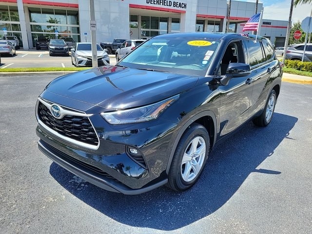 Used 2021 Toyota Highlander LE with VIN 5TDZARAH2MS504422 for sale in Deerfield Beach, FL