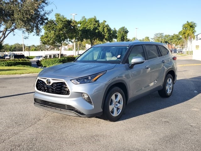 2023 Toyota Highlander L photo 2