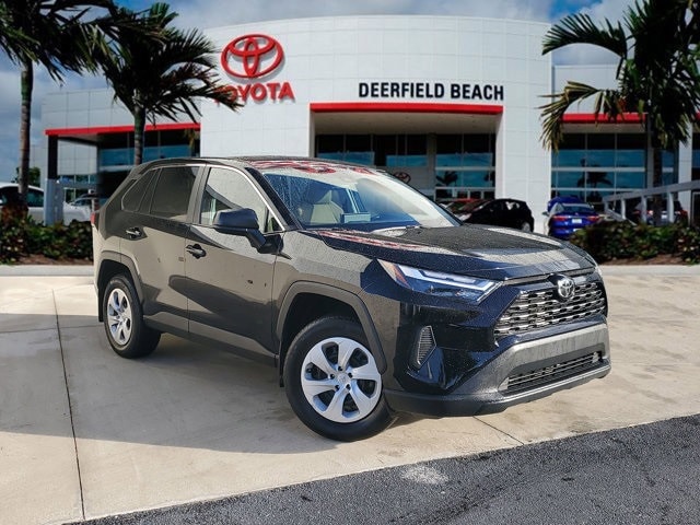 2024 Toyota RAV4 LE's photo