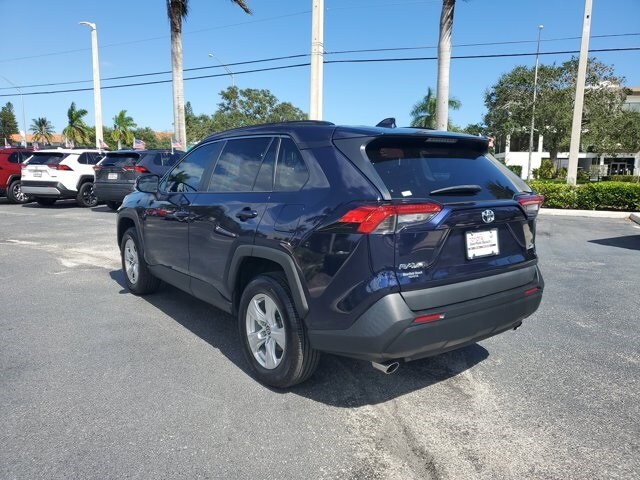 2021 Toyota RAV4 XLE photo 3