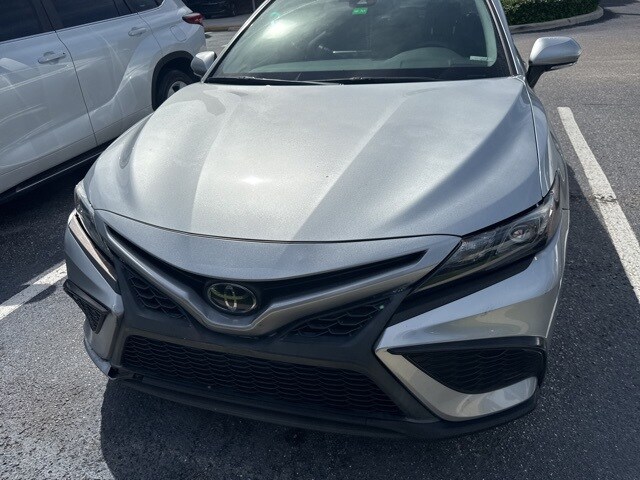 2022 Toyota Camry SE photo 2