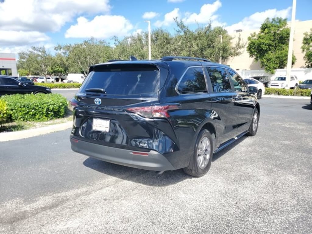 Certified 2025 Toyota Sienna XLE Van Passenger Van