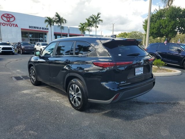 2023 Toyota Highlander L photo 3
