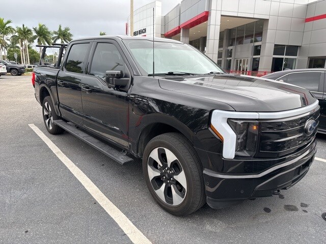 2023 Ford F-150 Lightning Platinum photo 2