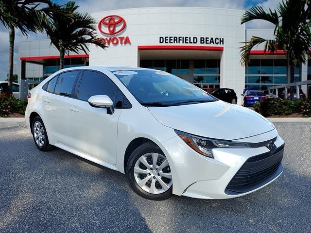 2024 Toyota Corolla LE's photo