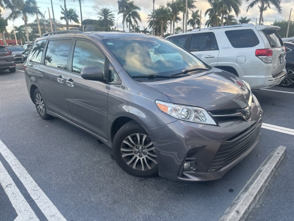 Used 2020 Toyota Sienna XLE Van