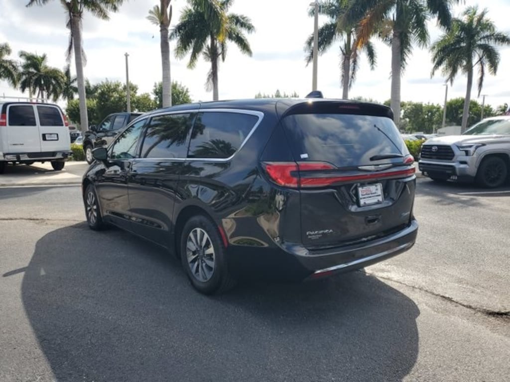 Used 2024 Chrysler Pacifica Hybrid Select Van Passenger Van