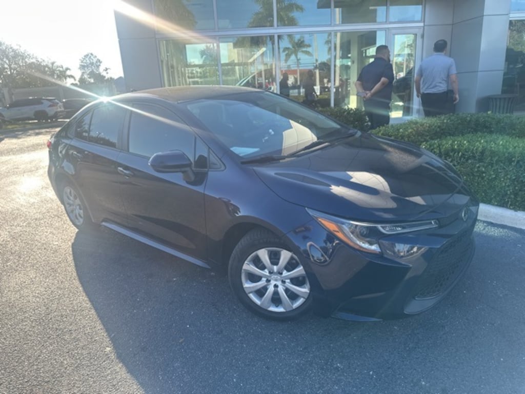 Used 2022 Toyota Corolla LE Sedan