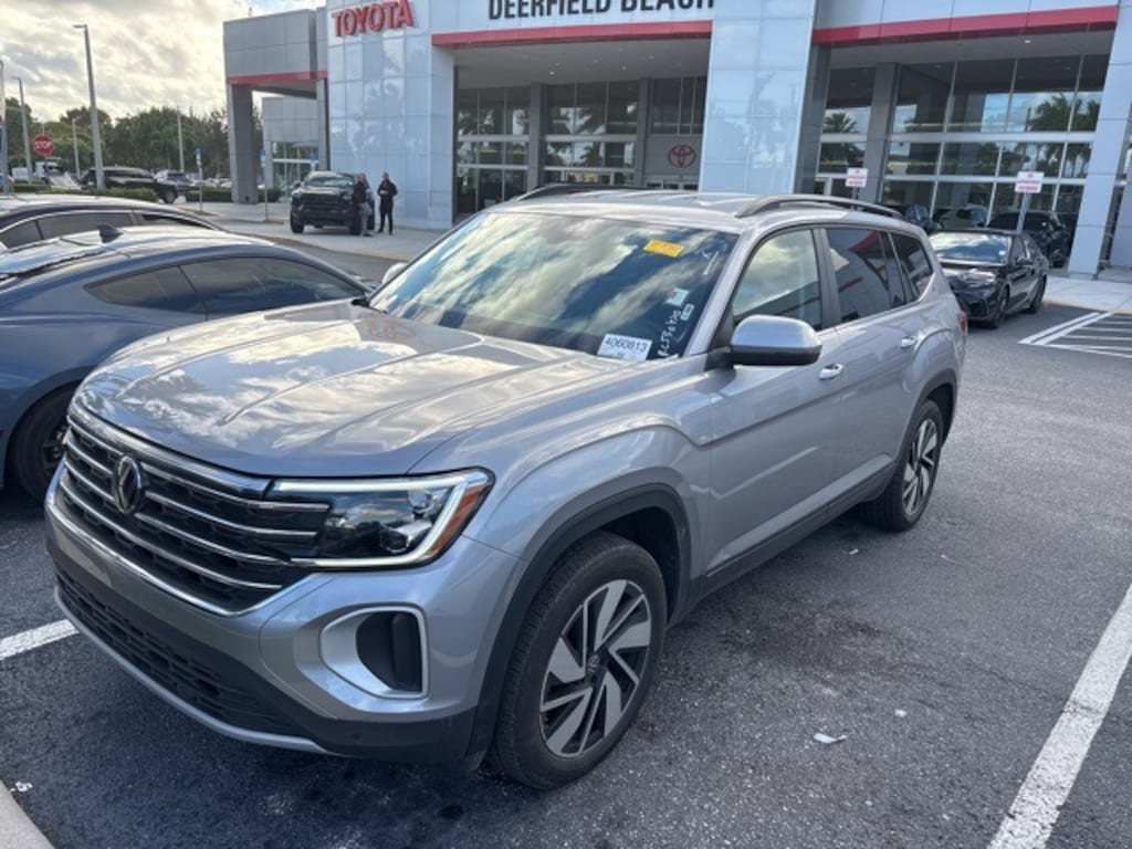 Used 2024 Volkswagen Atlas 2.0T SE w/Technology SUV