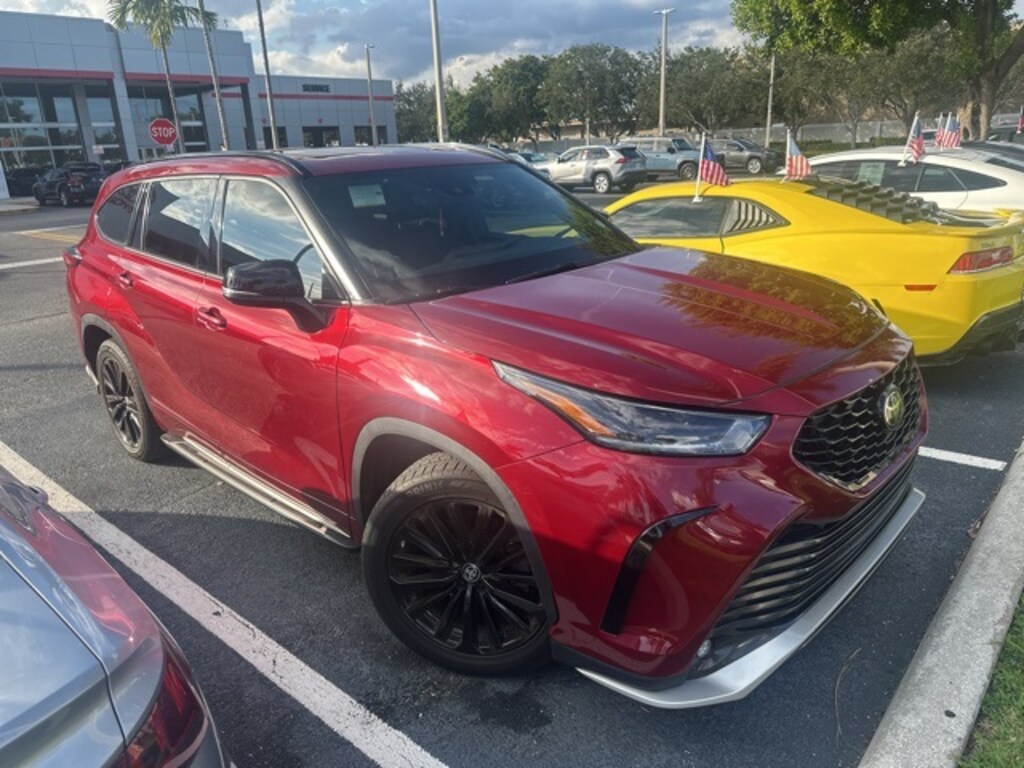 Used 2023 Toyota Highlander L SUV