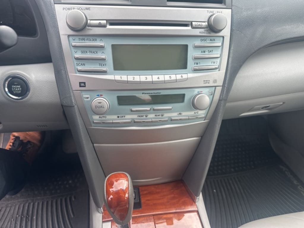 Used 2009 Toyota Camry XLE Sedan