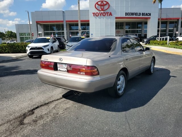 1994 Lexus ES 300 photo 4