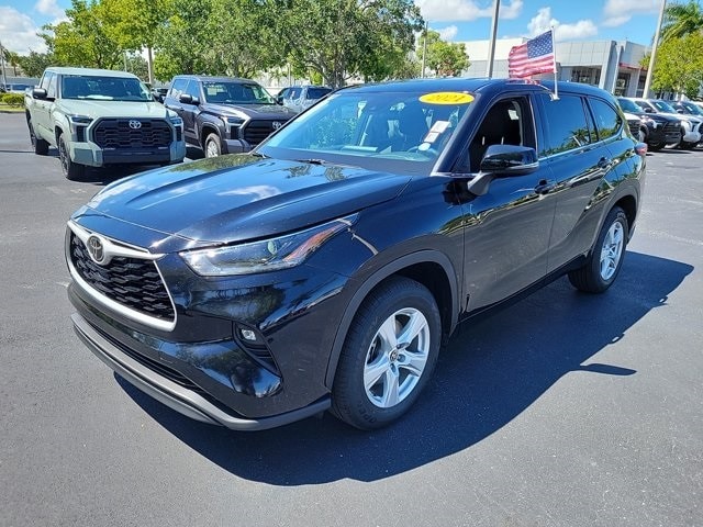 Used 2021 Toyota Highlander LE with VIN 5TDZZRAH5MS066858 for sale in Deerfield Beach, FL