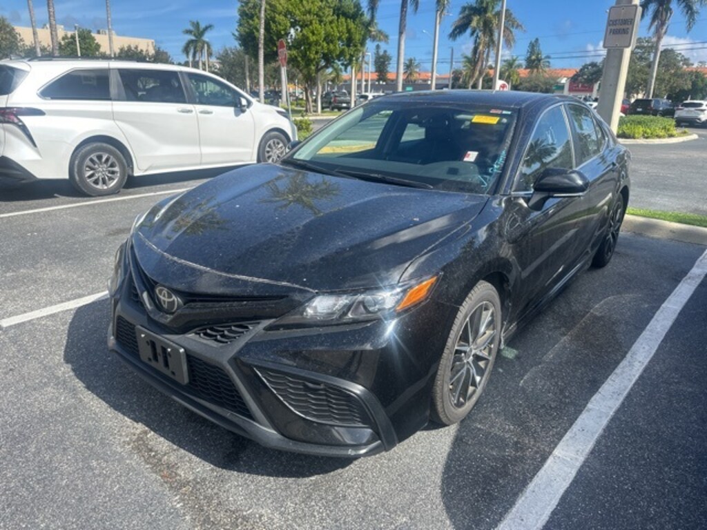 Used 2023 Toyota Camry SE Sedan