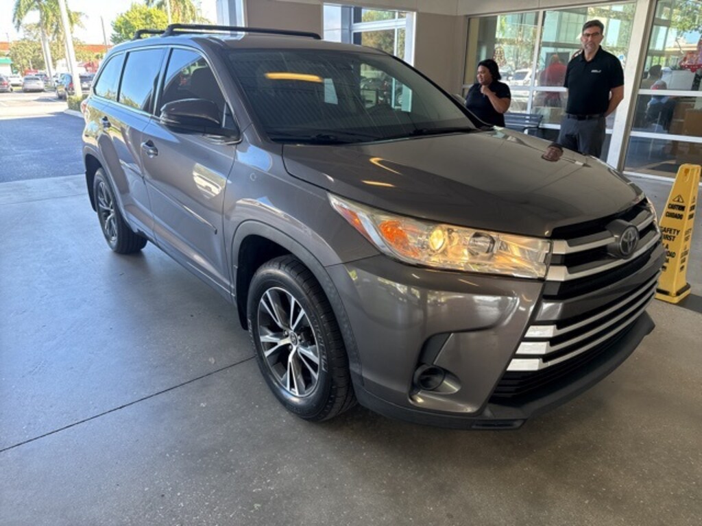 Used 2017 Toyota Highlander LE SUV