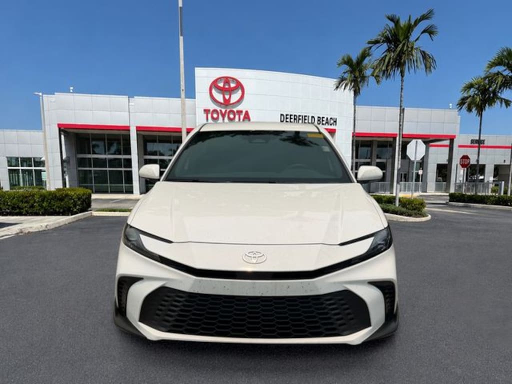 Used 2025 Toyota Camry SE Sedan