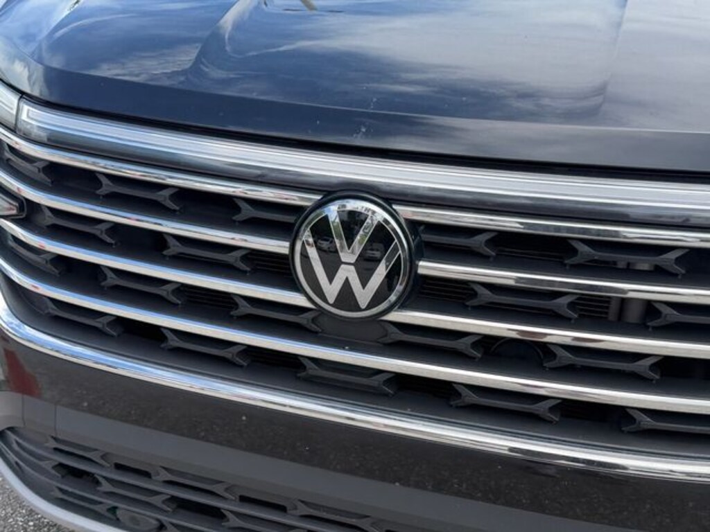 Used 2025 Volkswagen Atlas 2.0T SE w/Technology SUV